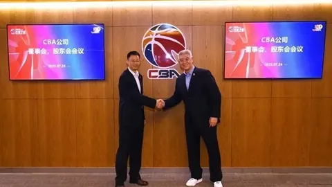 基米希角球建功，球童社交圈热议，全民夸赞喜笑颜开