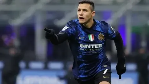 C罗造点未果，B费角球助攻丹麦自摆乌龙，葡萄牙半场1-0领先丹麦